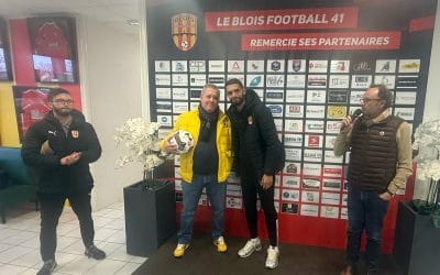 🔴🟡 Le ballon de match de ce week-end est une nouvelle fois offert par notre partenaire :Espace Carrelage !